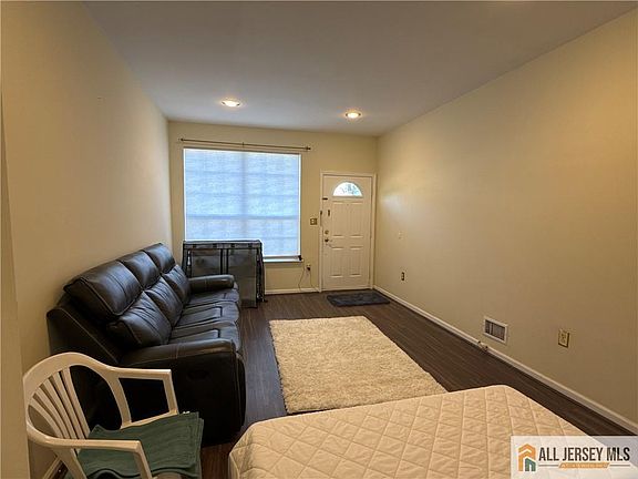5th image of 4 Saddle Ct #1204