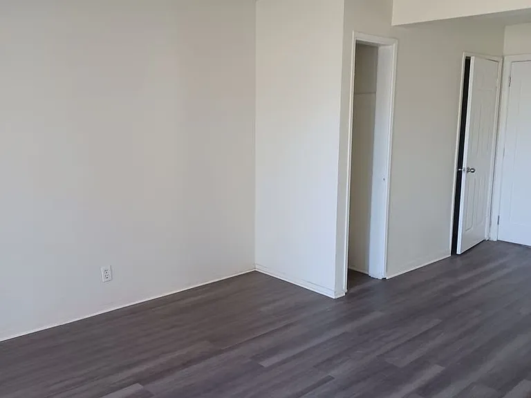 11418 S New Hampshire Ave — Photo 2