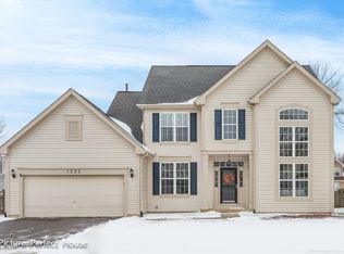 1225 Red Clover Dr, Naperville, IL 60564