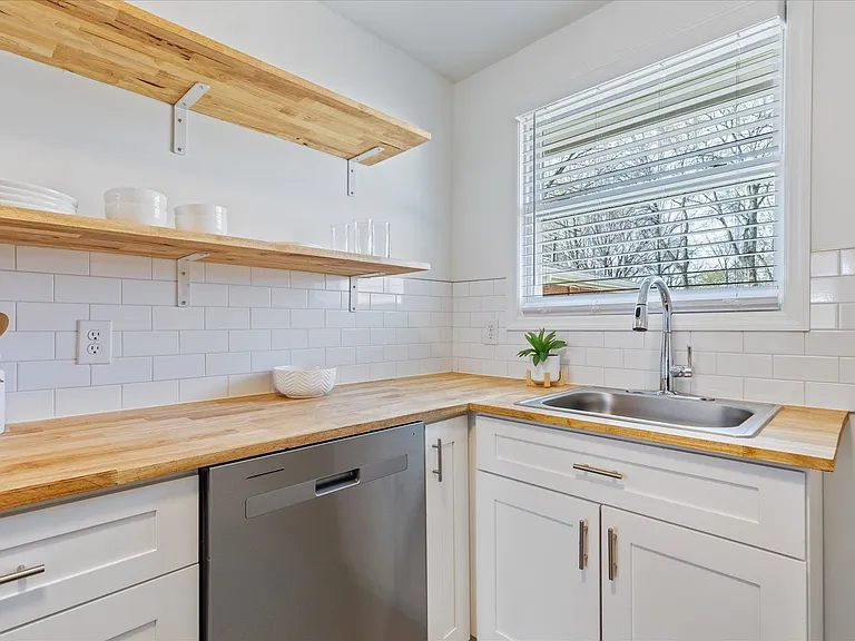 627 Shelby Ave — Photo 6
