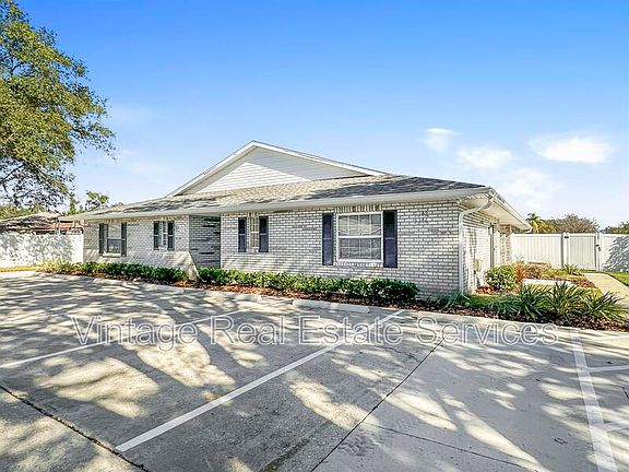 3rd image of 3106 Bloomingdale Villas Ct Unit 3106