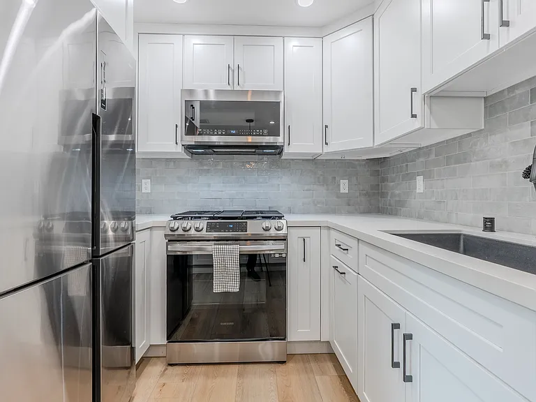 904 N Gardner St #8 — Photo 6