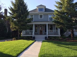 200 Olmsted Rd, Riverside, IL 60546