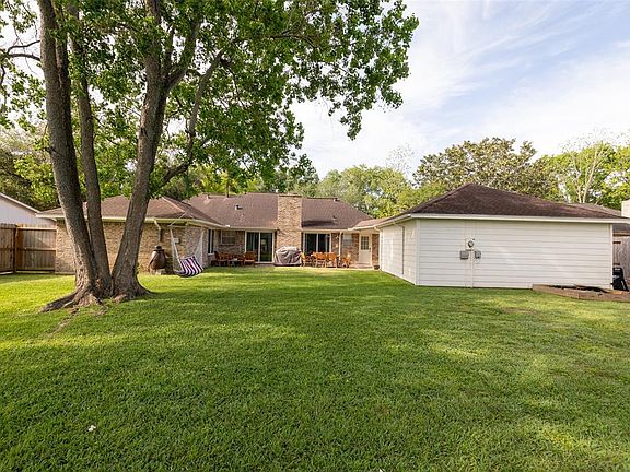 5th image of 3110 Millbrook Ln