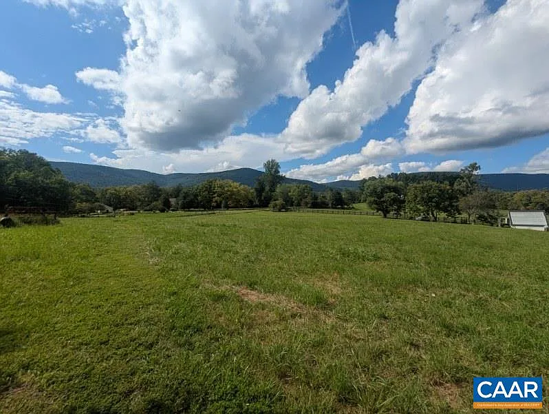 4 bed, 2.0 bath, 1906 sqft, $2,700 — Photo 2