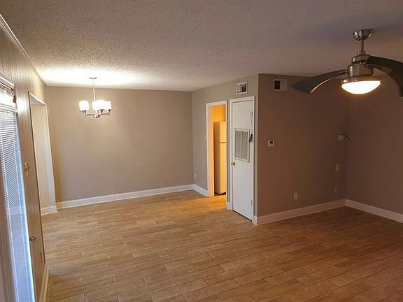 2nd image of 2427 Park Place Dr