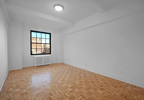3rd image of 160 W 71st St APT 14R