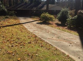 2734 Piney Wood Dr, East Pt, GA 30344