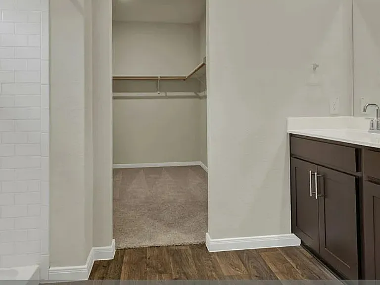 115 Bethpage Dr — Photo 3