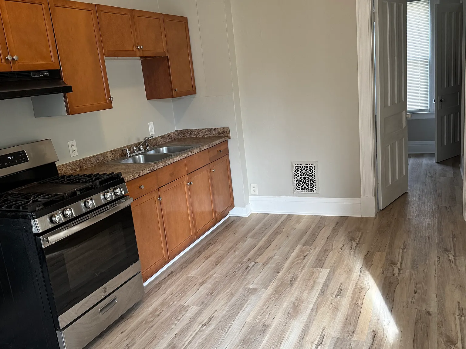 1 bed, $1,300 — Photo 2