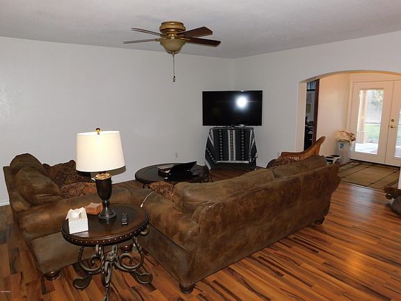 3rd image of 2455 E Jacinto Ave