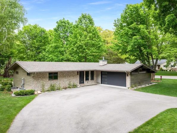 570 Michigan Ave, Frankfort, MI 49635