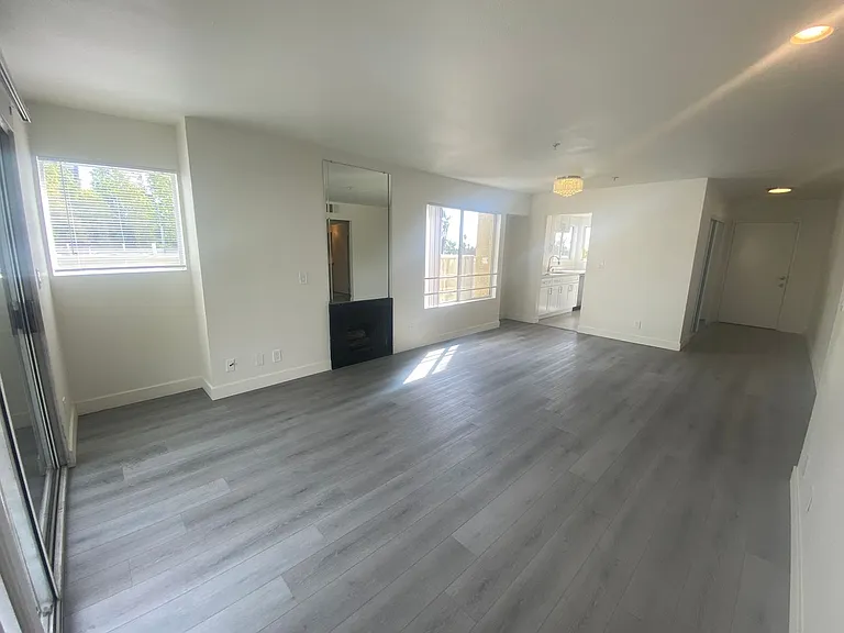 Rodeo Apartments — Photo 25