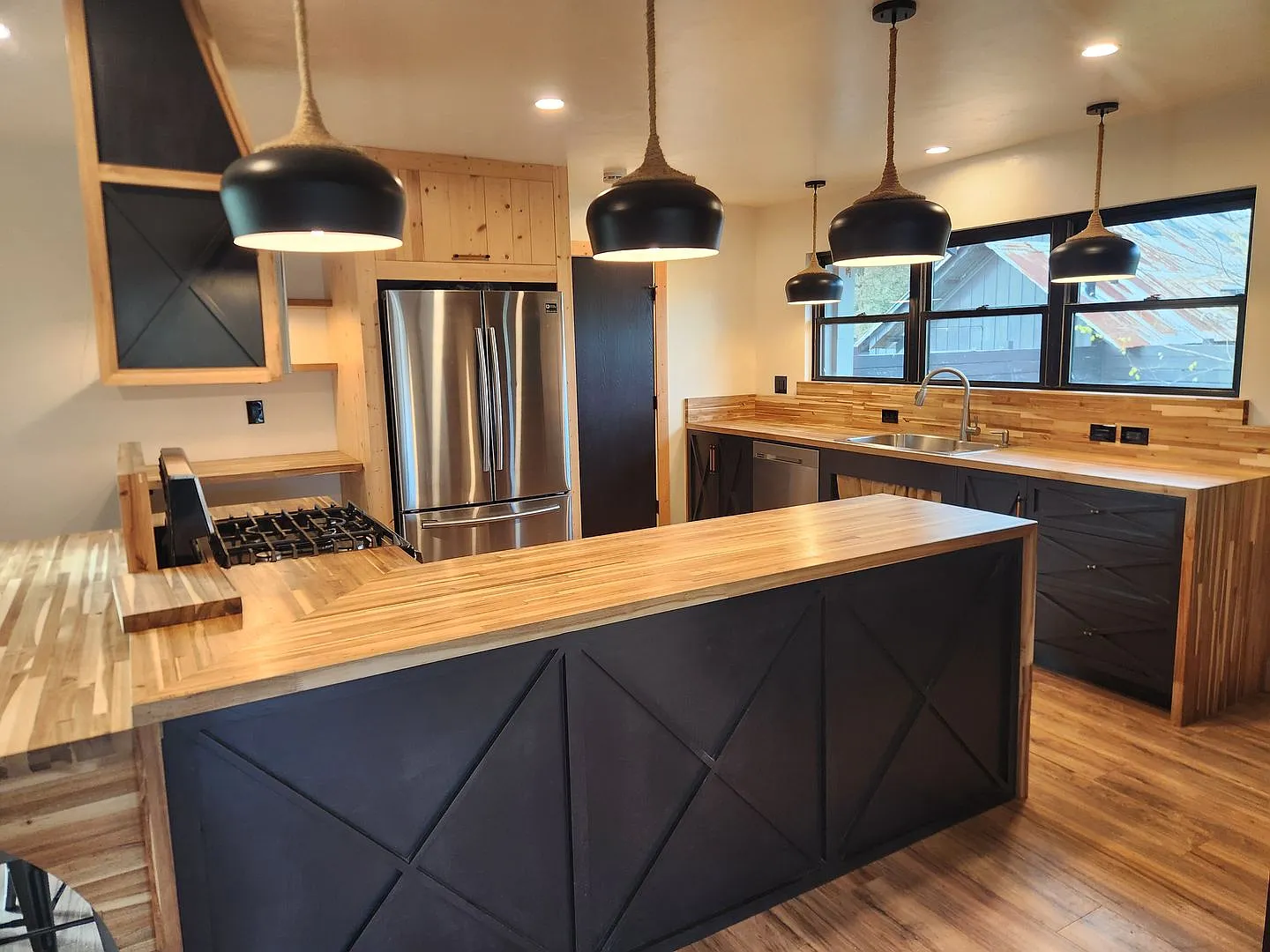 985 Gumview Road — Photo 3