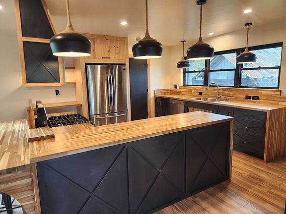 3rd image of 985 Gumview Rd #A