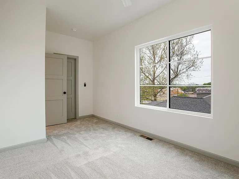 Quaker Condos - $300 Off Immediate Move-Ins! — Photo 42