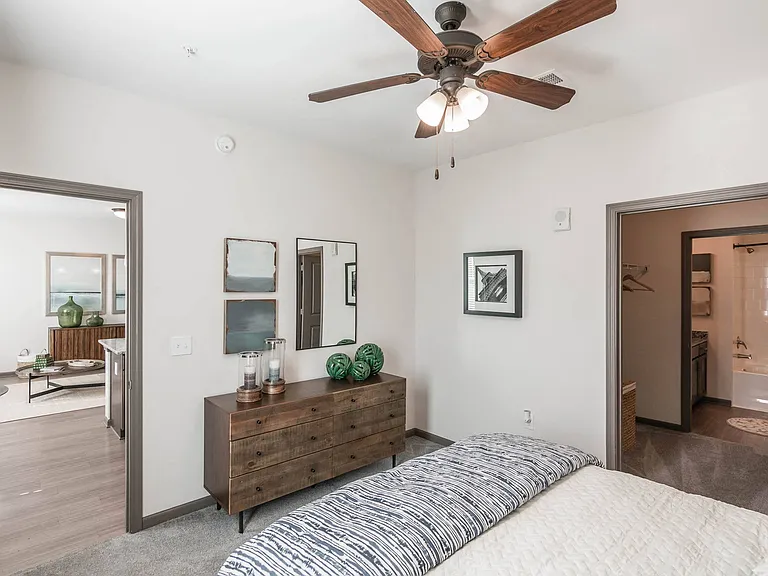 Village at Westland Cove Apartments — Photo 9