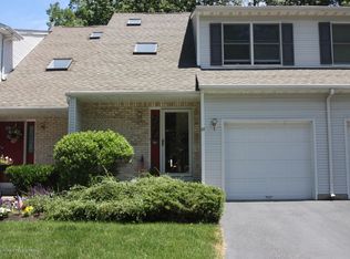 27 Maria Ct, Holmdel, NJ 07733