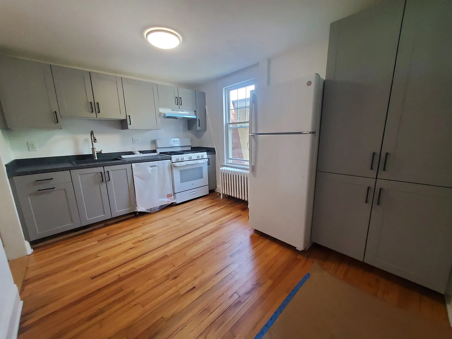 2 bed, 1.0 bath, 760 sqft, $2,500 — Photo 3