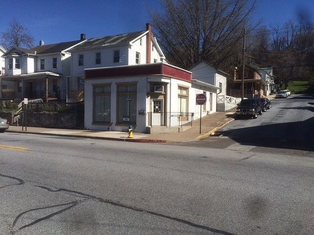 2nd image of 263 S Front St