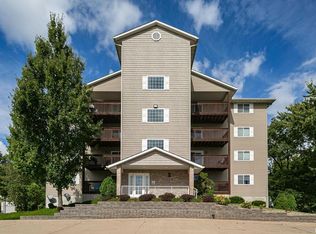 4084 Creek Hill Dr, Bettendorf, IA 52722