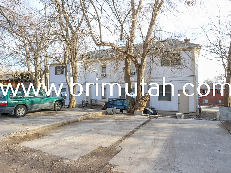 1261-1267 E Alameda Ave #1263 — Photo 4