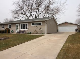 36726 N Grandwood Dr, Gurnee, IL 60031