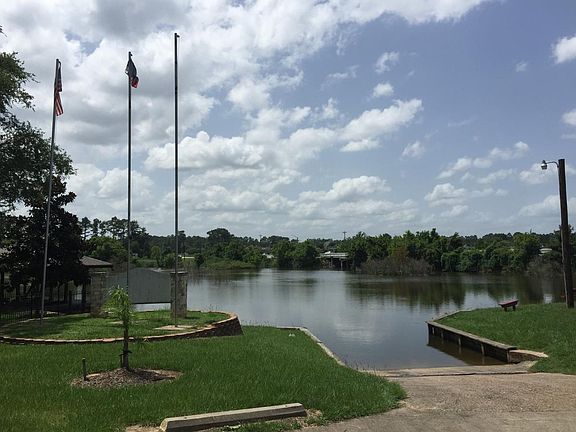 Boat ramp to Lake Conroe