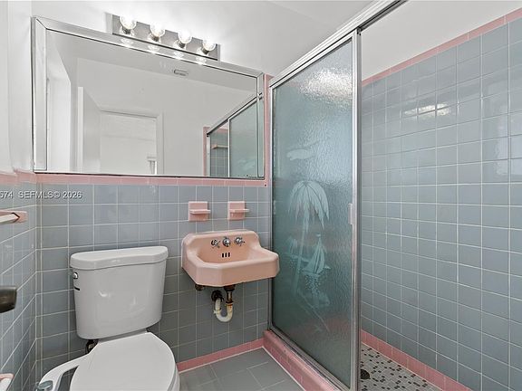 4th image of 661 W 50th Pl