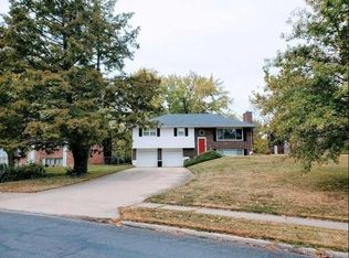 2901 Chapel Hill Rd, Columbia, MO 65203
