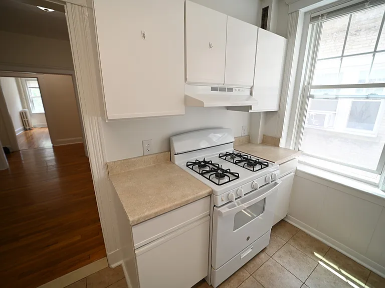 115 Kilsyth Rd #2 — Photo 4