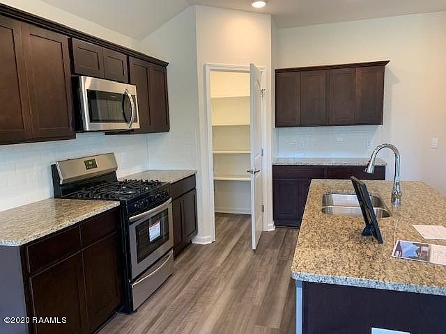 2nd image of 110 Cayman Ln