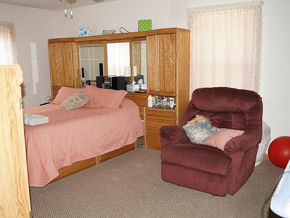 5th image of 190 Melville Ave