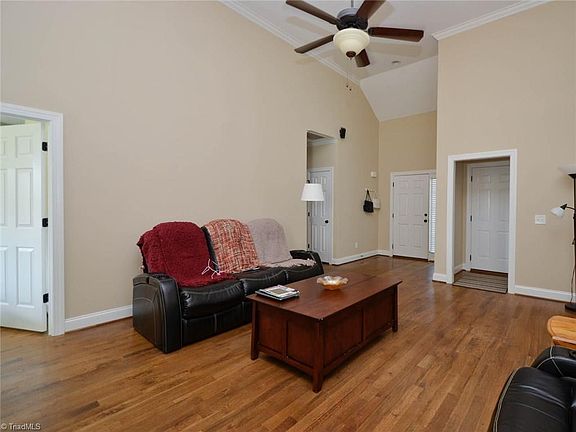 5th image of 421 Hush Hickory Tc