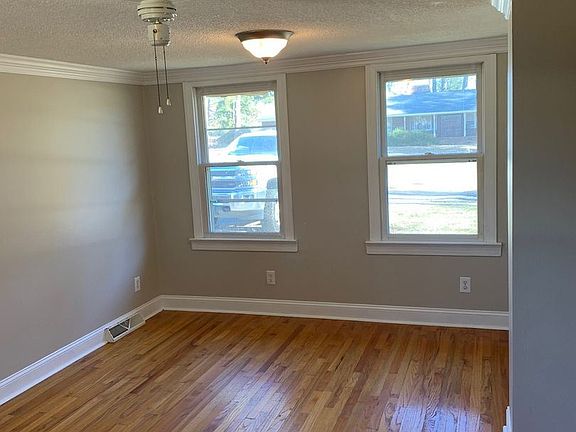 4th image of 9276 Red Oak Blvd
