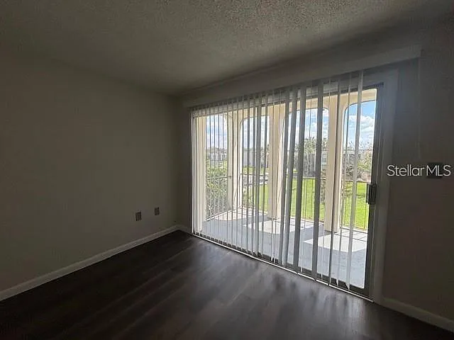 2 bed, 2.0 bath, 1002 sqft, $1,500 — Photo 4
