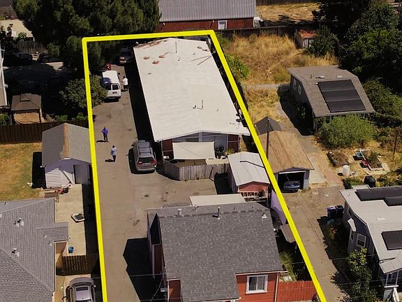 4th image of 24024 Park St
