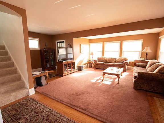 5th image of 254 Villa Ave