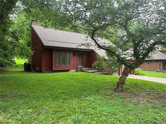 3rd image of 2501 Old Creek Ct