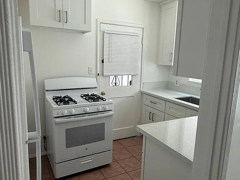 3738 Carmona Ave #2 — Photo 8
