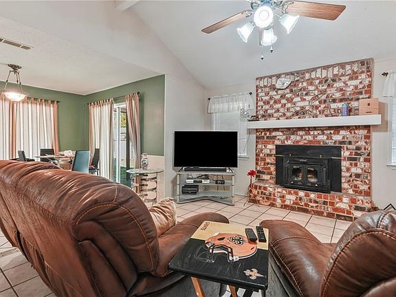 3rd image of 124 North Blvd