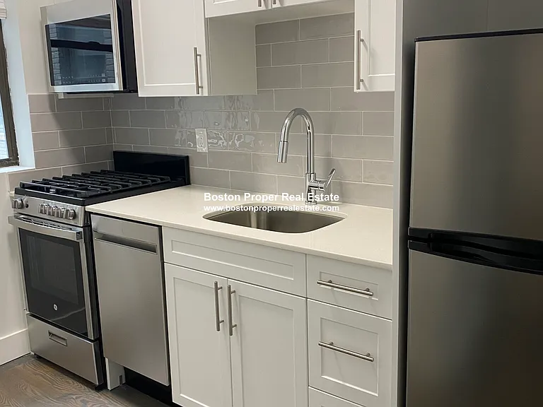 81 Park Dr #1 — Photo 1