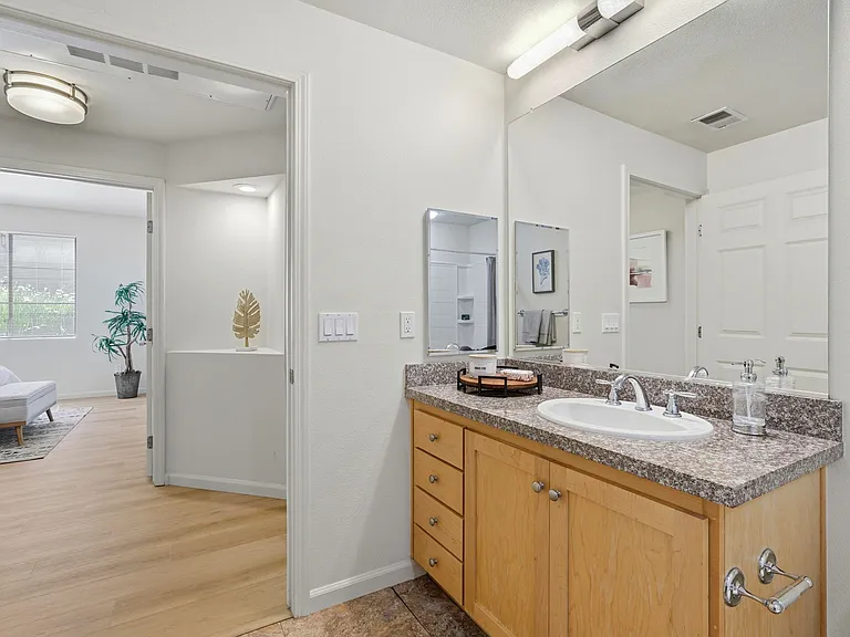 800 N 8th St #129 — Photo 24