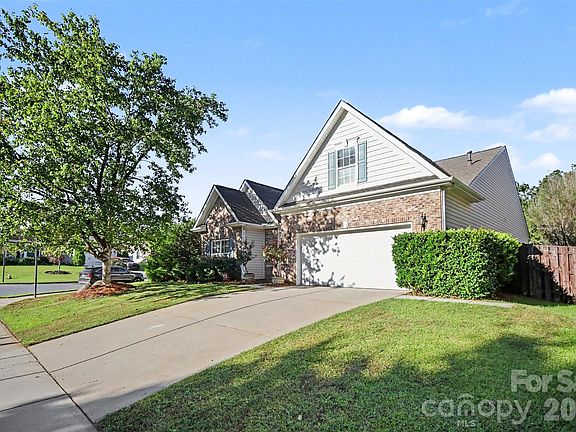 3rd image of 201 Augustus Ln