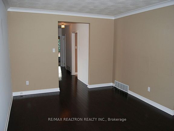 3rd image of 9 Stanwell Dr