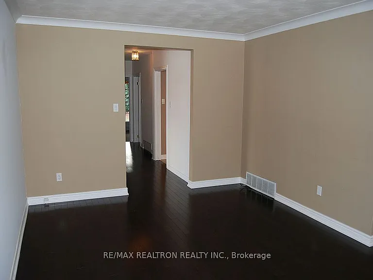 9 Stanwell Dr — Photo 3