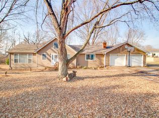 16463 Linden Ct, Brighton, IL 62012