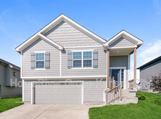 21716 North Rdg, Peculiar, MO 64078