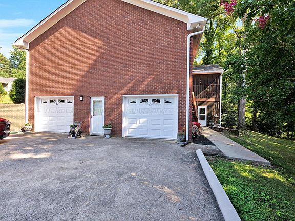 3rd image of 5196 Tyler Oaks Dr