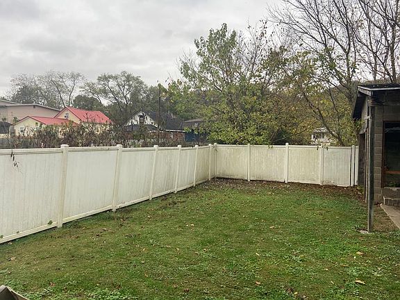 5th image of 1115 Maple St